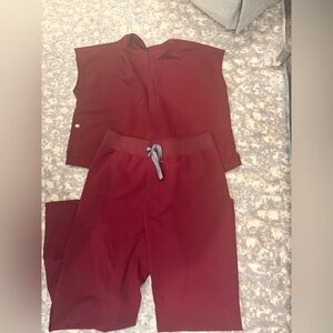 Women's Burgundy fig scrubs!  Pants are the livingston size large & top is a M!